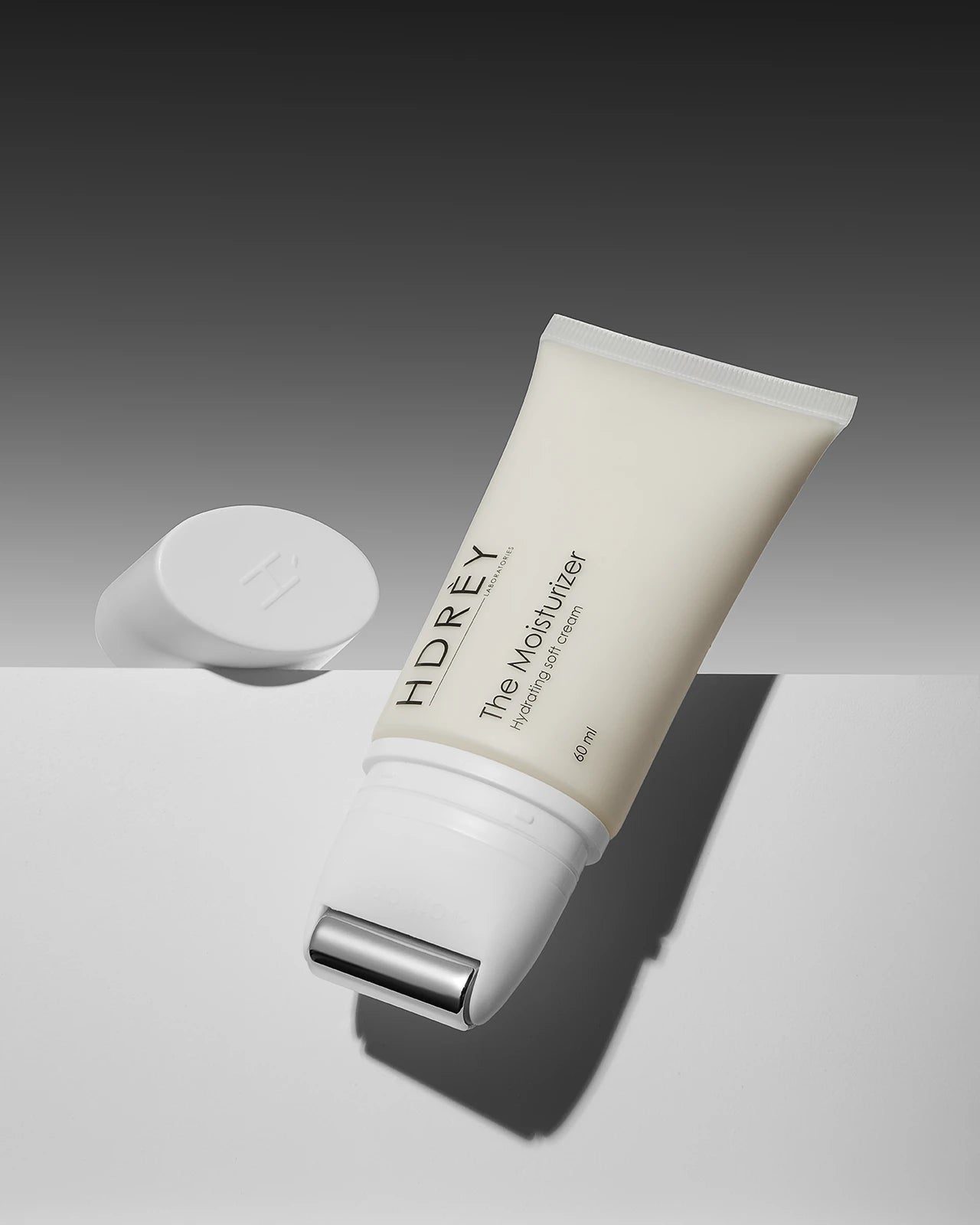 Moisturizing and regenerating soft cream with massager 60 ml